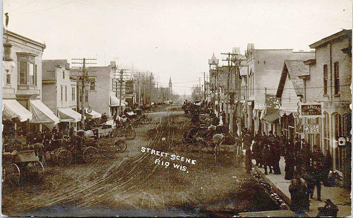 Busy town of Rio, Wisconsin in 1908