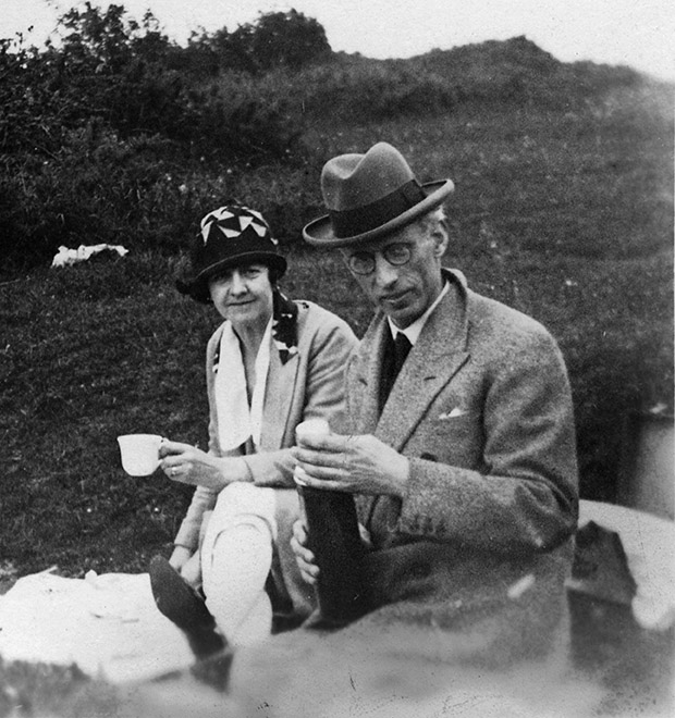 Photo of Stanley and Lilian having a picnic with tea